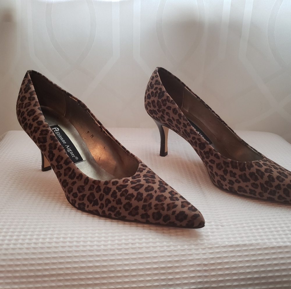 Etienne Aigner Pumps